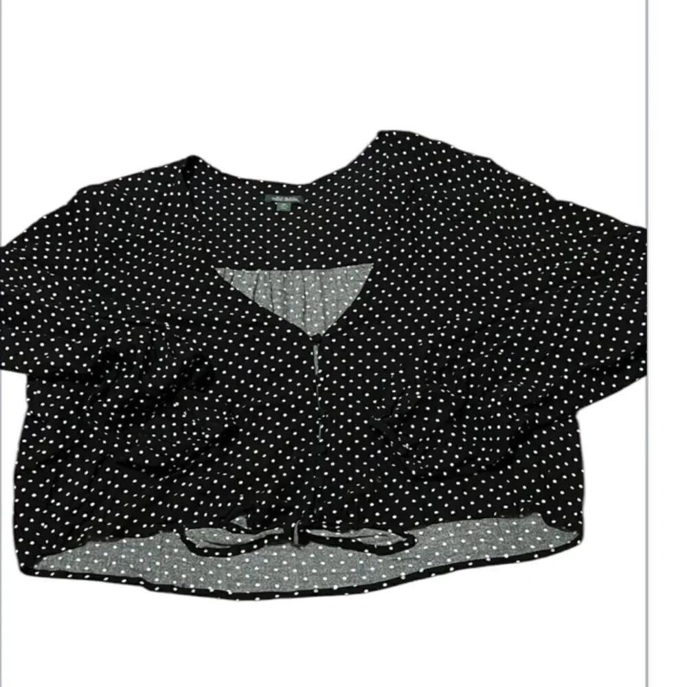 Wild fable szXXL LS blk white polka dots cropped button tie front blouse GUC